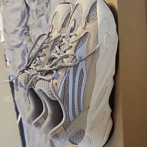 Yeezy 700 V2 (Youth)